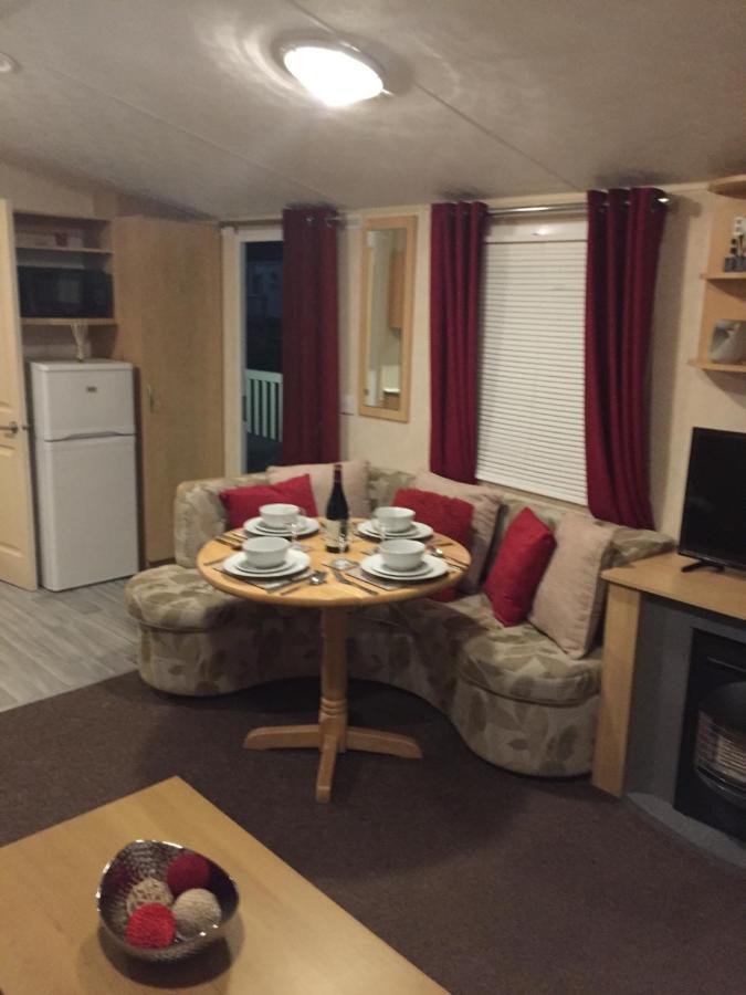Calypso Hot Tub Breaks Tattershall Lakes Pet Friendly Экстерьер фото