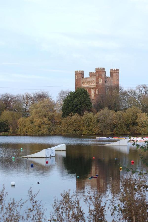 Calypso Hot Tub Breaks Tattershall Lakes Pet Friendly Экстерьер фото