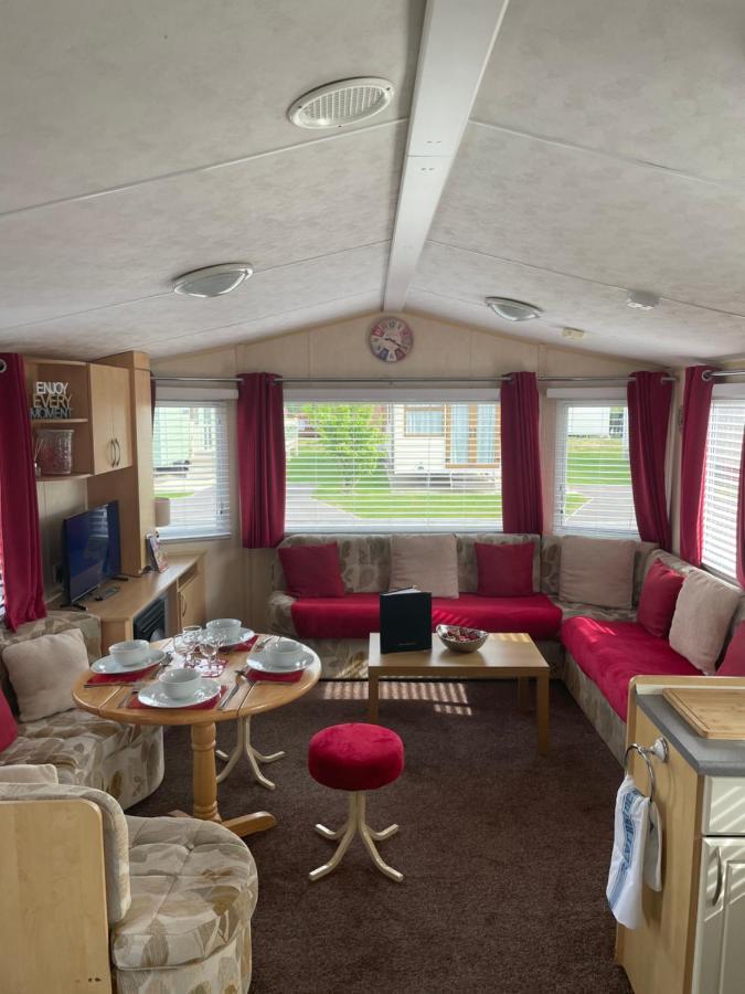 Calypso Hot Tub Breaks Tattershall Lakes Pet Friendly Экстерьер фото