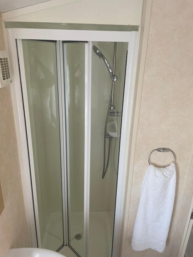 Calypso Hot Tub Breaks Tattershall Lakes Pet Friendly Экстерьер фото